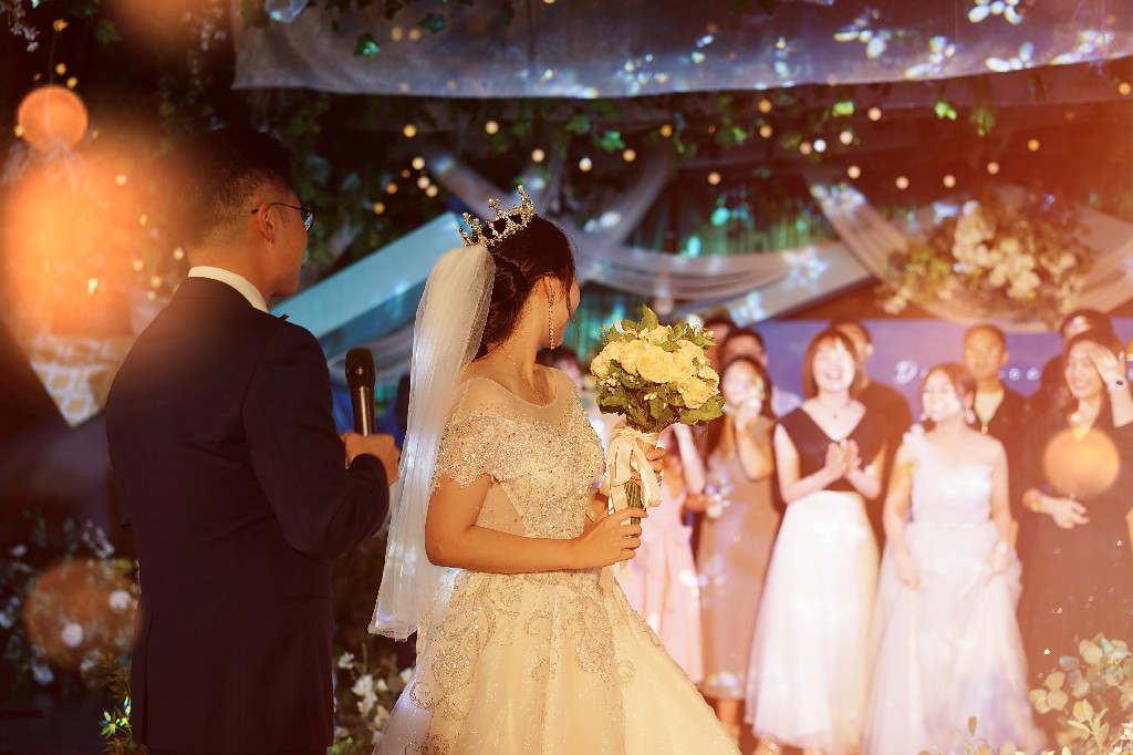 千库网_新婚新娘摄影图_摄影图编号121229~1.jpg